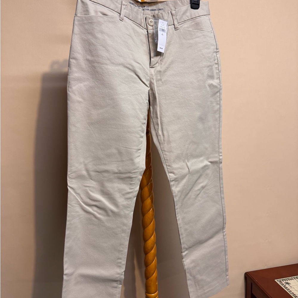 Women’s GAP Khaki Pants Slim City Size 2 Regular New with Tags